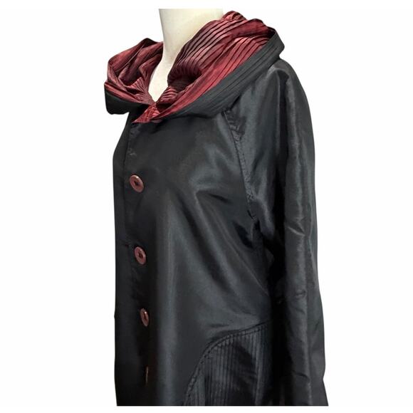 Ubu Reversible Parisian Opera Raincoat Small Black Red iridescent Pleated Hooded - Picture 5 of 15
